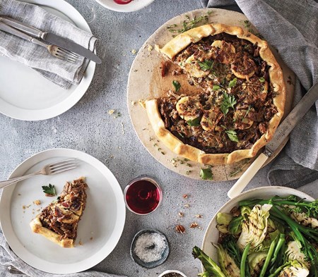 Slow-Cooked Beef & Caramelised Onion Pie Slow-Cooked Beef & Caramelised Onion Pie