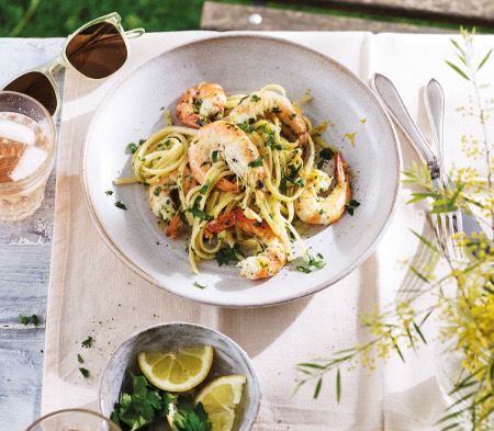 Garlic Butter Prawns with Pasta Garlic Butter Prawns with Pasta